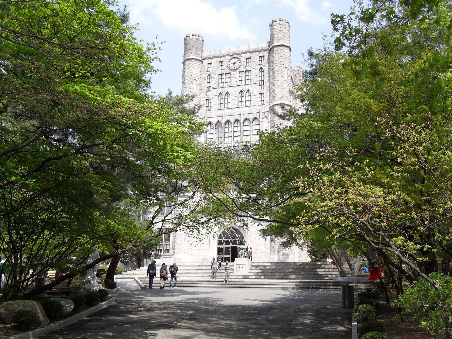 Университет Кён-хи (Kyung Hee University)