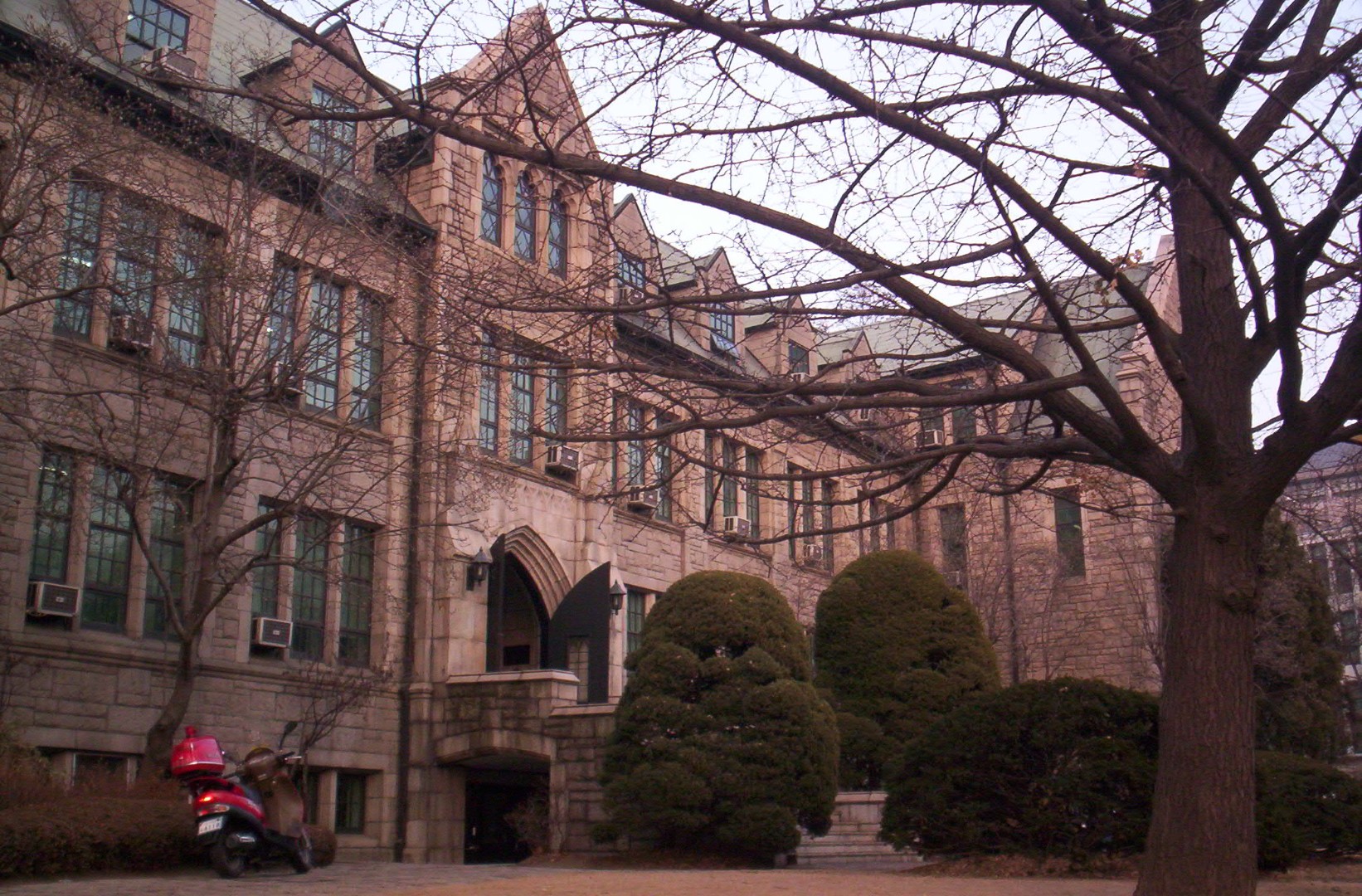 Женский университет Ихва (Ewha Womans University)